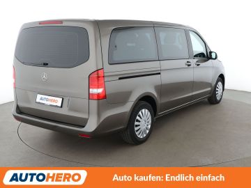 Mercedes V 220 - 6