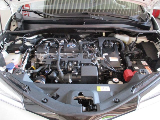 Fahrzeugabbildung Toyota C-HR Hybrid Style Selection