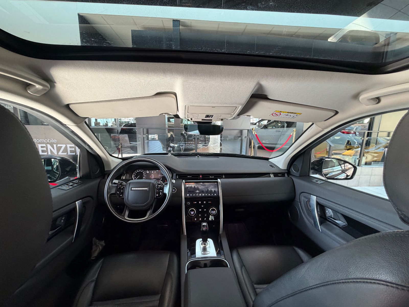 Fahrzeugabbildung Land Rover Discovery Sport S /PANORAMA/HUD/KAMERA/ACC