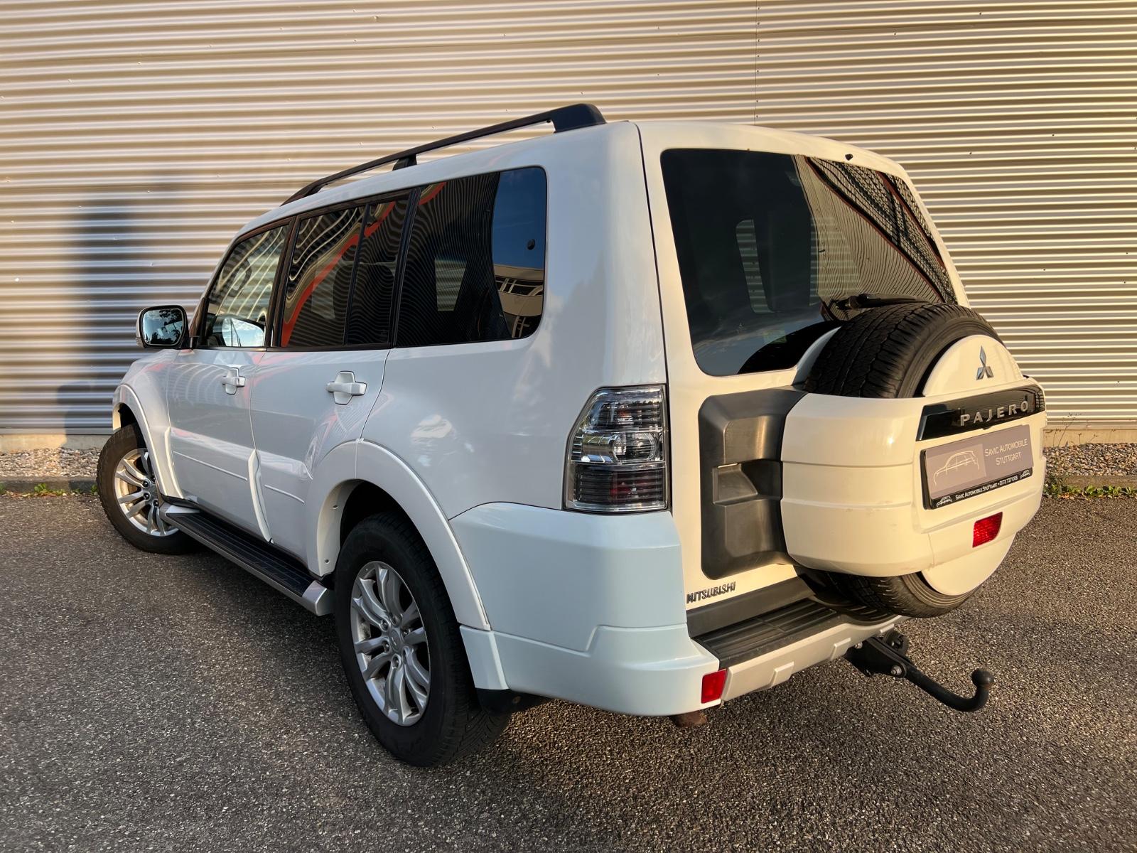 Mitsubishi Pajero 3.2 DI-D 200 ch Instyle 4x4 - 7 places - Cuir - GPS - Toit ouvrant