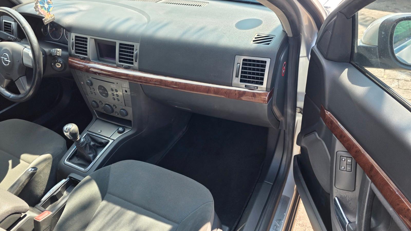 Opel Vectra 2004 — photo 6