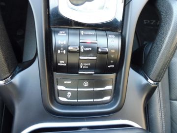 Porsche Cayenne - 8