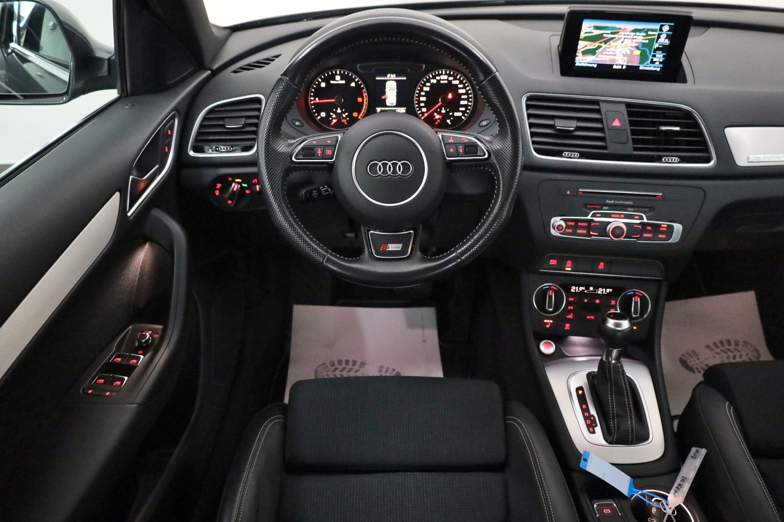 Fahrzeugabbildung Audi Q3 quattro S Line T.Leder,Navi,Xenon,SH,PDC,AHK