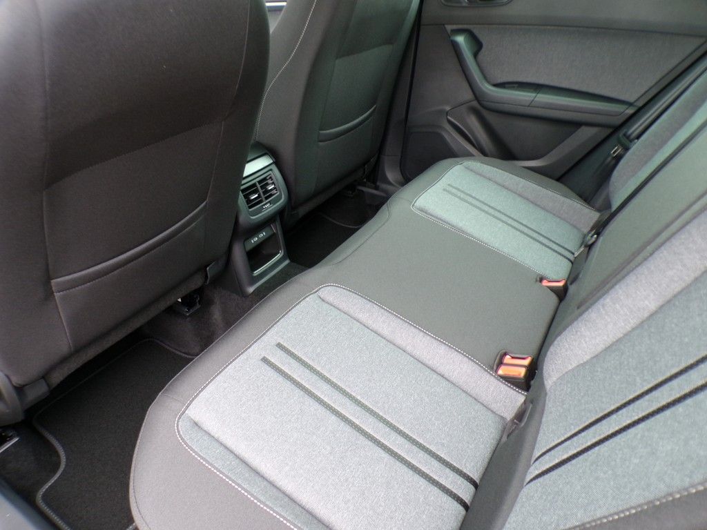 Fahrzeugabbildung SEAT Ateca 1.5 TSI DSG Road Edition