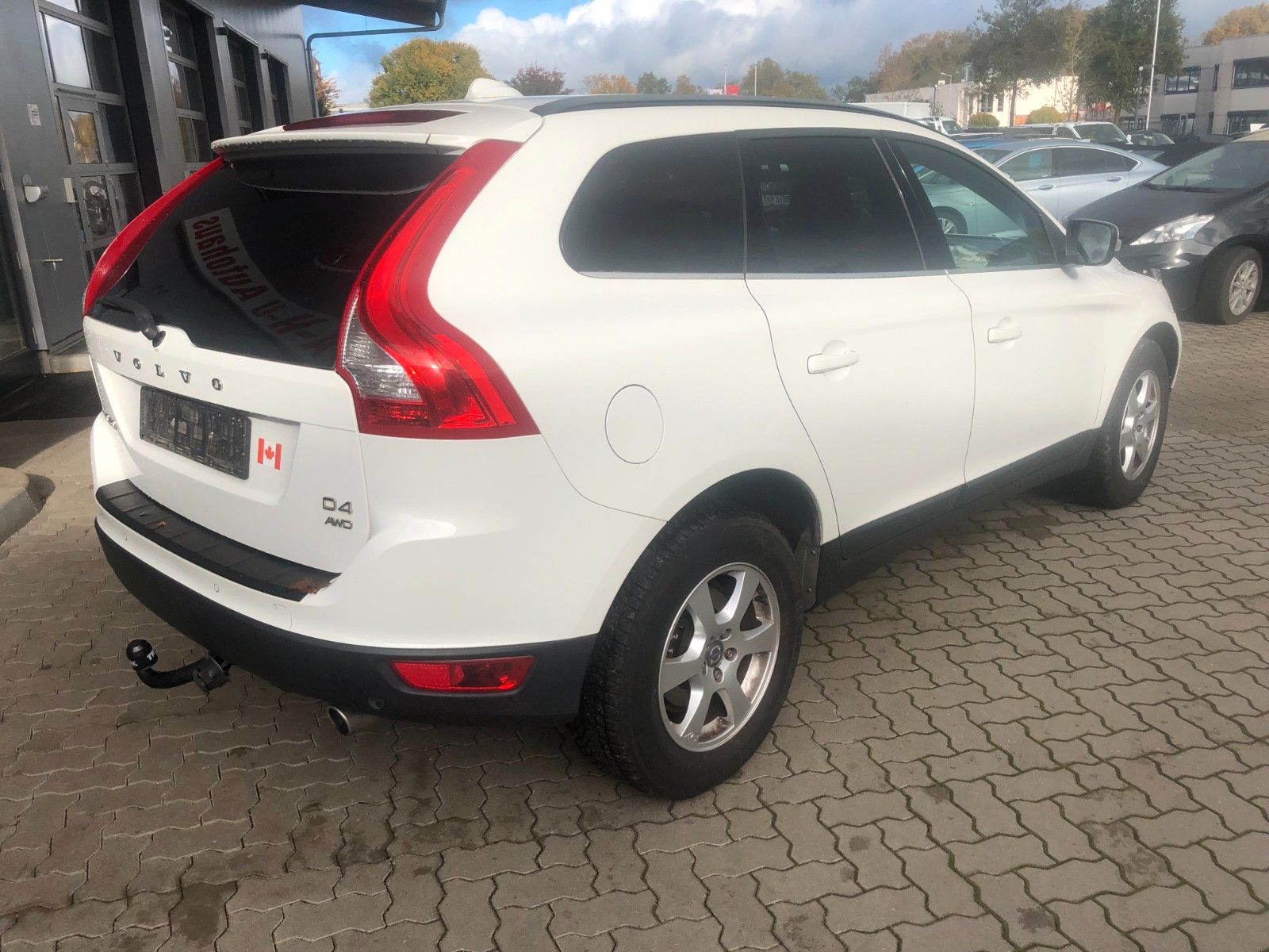 Fahrzeugabbildung Volvo XC60 Momentum AWD Frontschaden