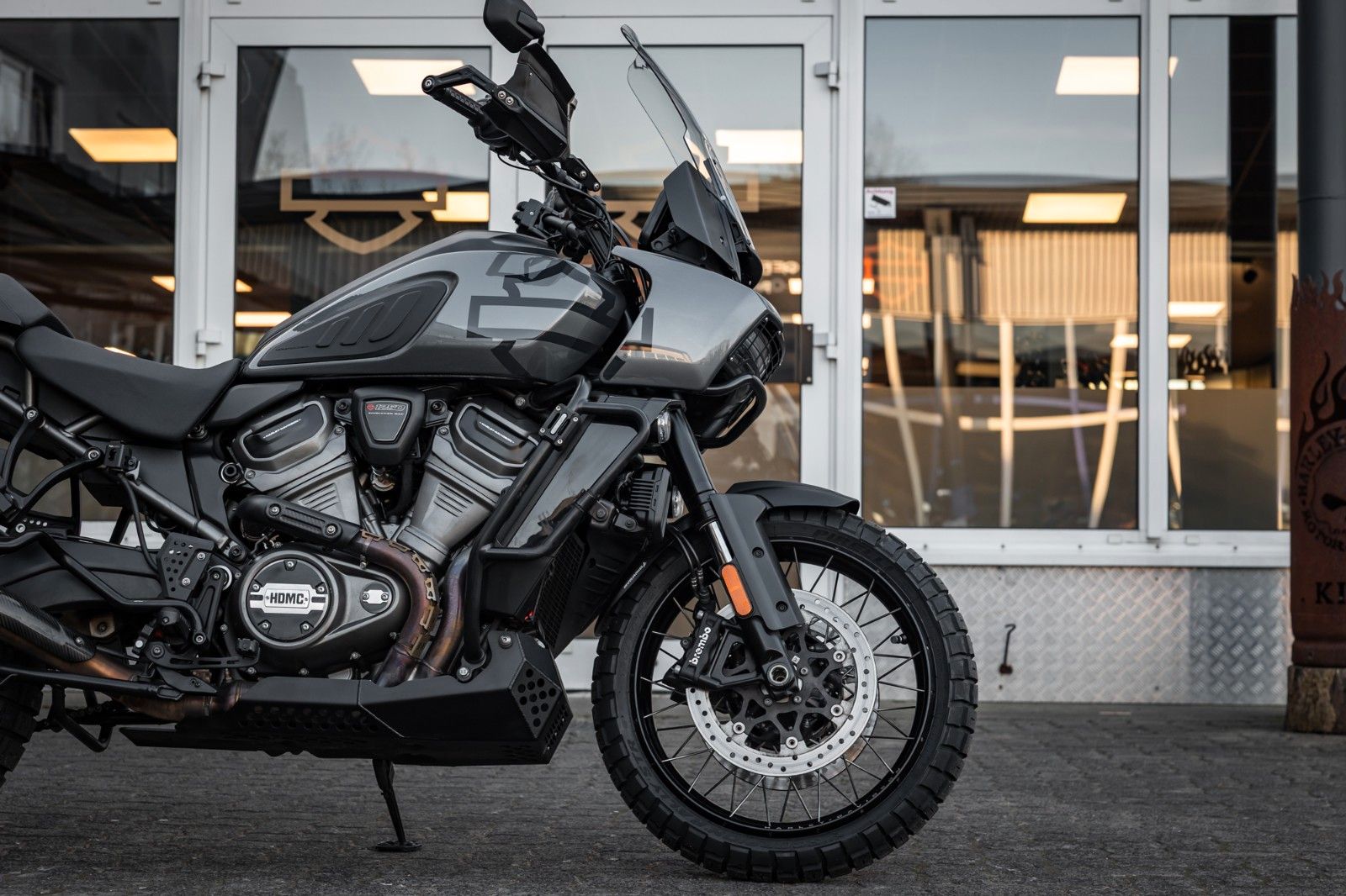 Fahrzeugabbildung Harley-Davidson RA1250S Pan America Special - JEKILL & HYDE -