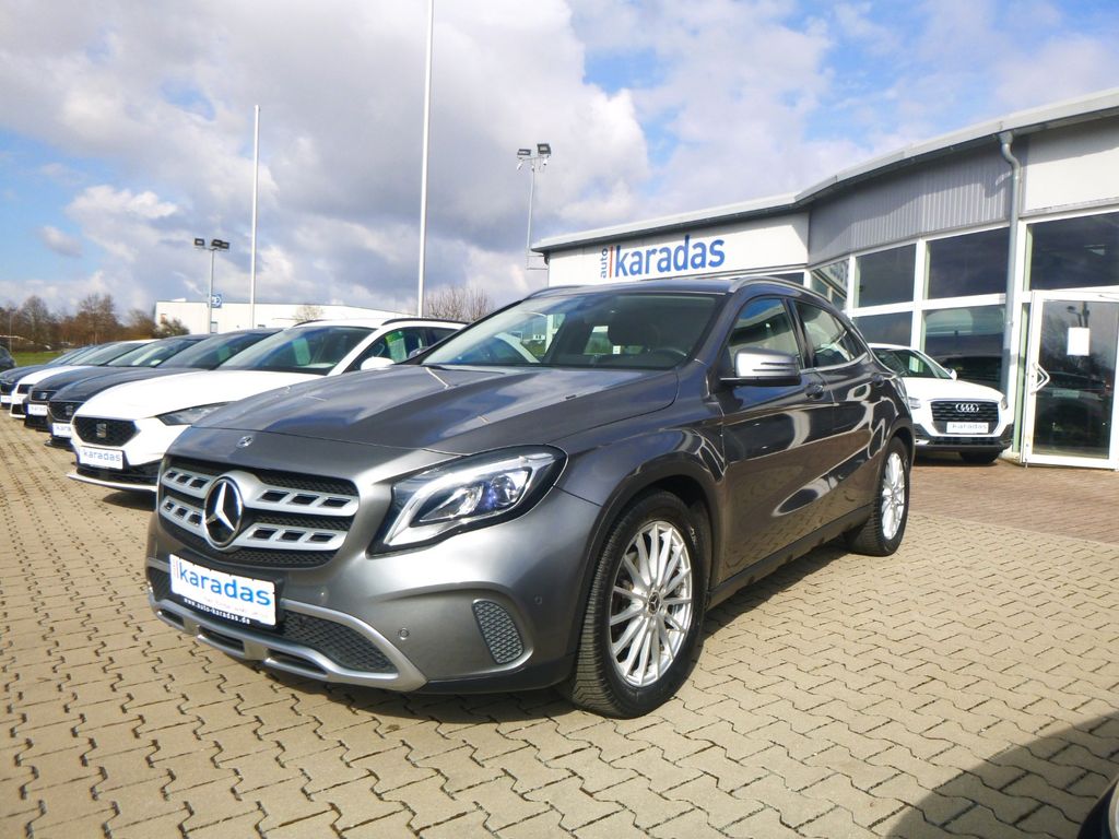 Mercedes-Benz GLA 200 >AUT/AHK/NAV/KAM/LED-Licht/LEDER<