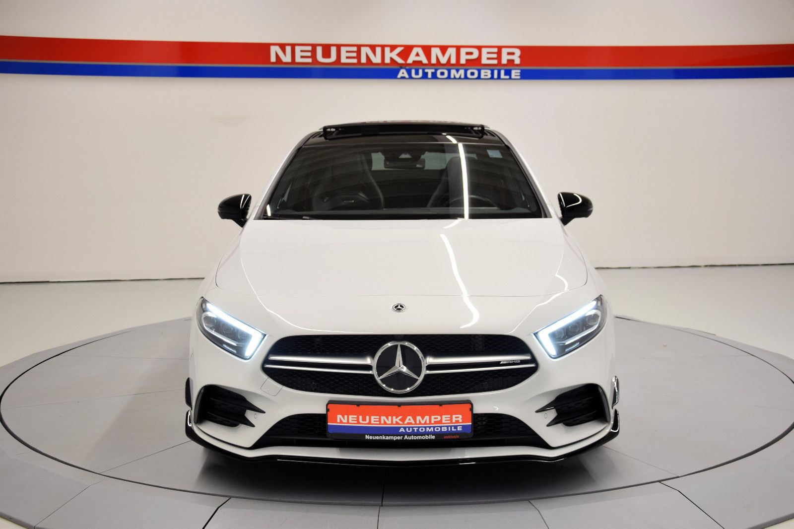 Fahrzeugabbildung Mercedes-Benz A35 AMG 4Matic Limo Pano Aero Performance-Sitze