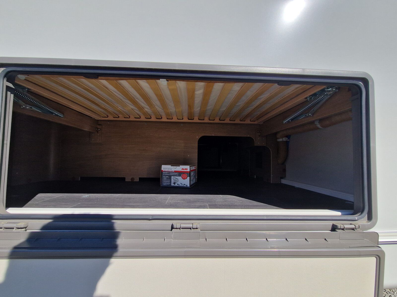 Fahrzeugabbildung Tabbert Senara 550E 2.3 2.000kg, Safety-Pack, Glattbl.