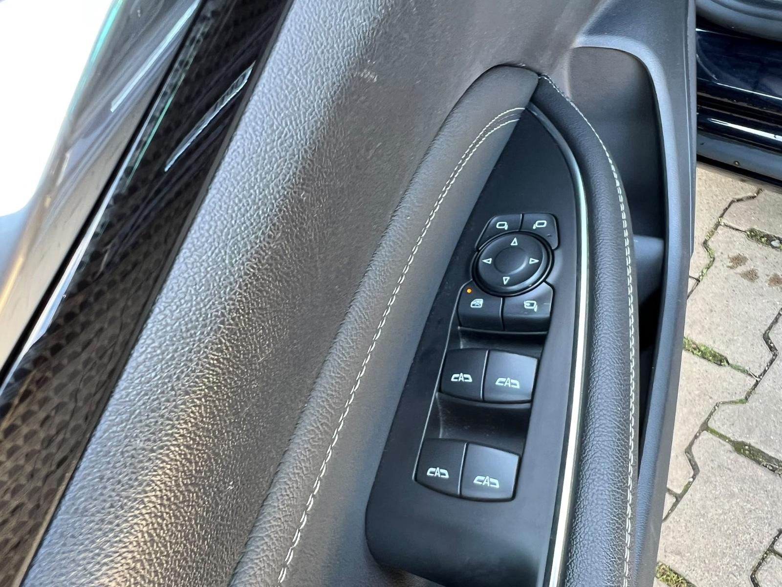Opel Insignia B ST Scheckheft Navi Klima LED Pano AHK