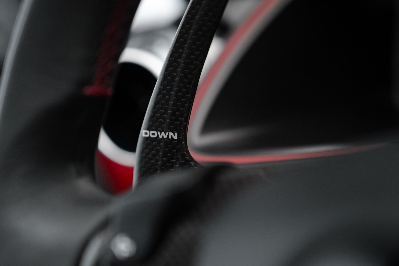 Fahrzeugabbildung Ferrari 812 GTS LIFT/SURROUND/CARBON/HISTORICAL COLOUR