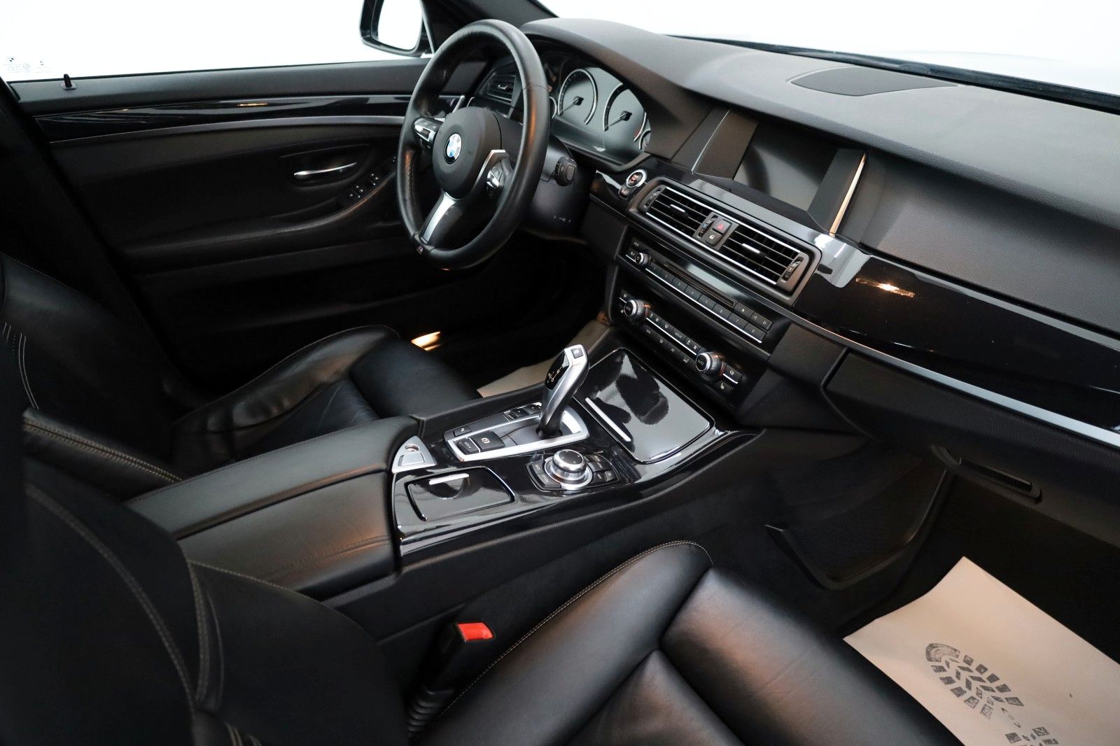 Fahrzeugabbildung BMW 530d Touring M Sport Leder,Navi,Xenon,ACC,SH,PDC