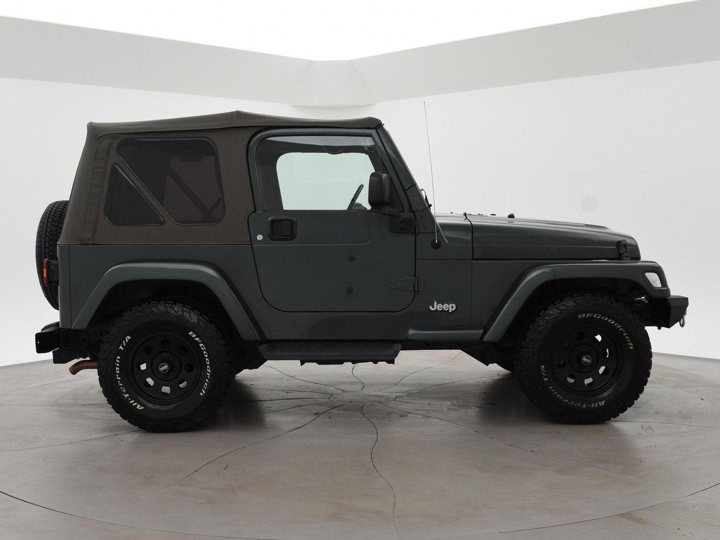 Jeep Wrangler Sahara 4.0i | 177 ch | BVM | Capote souple | Attelage | Pneus BFGoodrich All-Terrain | Bluetooth/DAB