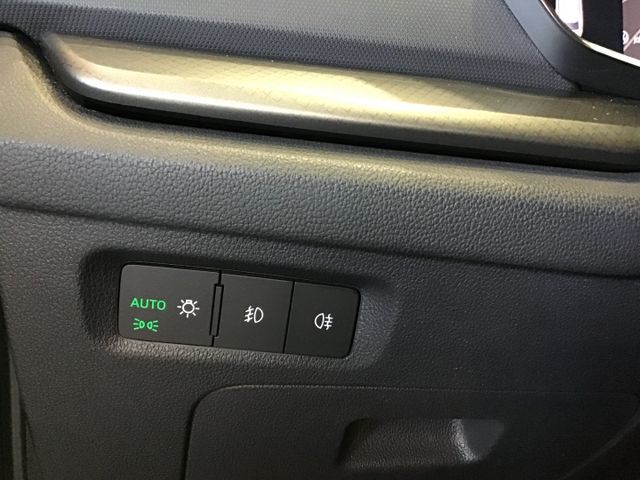 Fahrzeugabbildung Skoda Octavia Ambition 2.0 TDI Combi DSG/Navi/Tempo