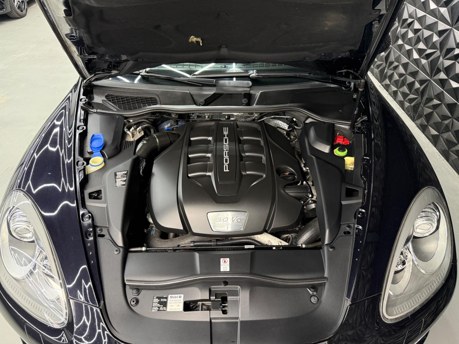 PORSCHE CAYENNE DIESEL 3.0 V6 245ch 4X4 - PNEUMATIQUE - TOIT PANORAMIQUE - CUIR - CAMÉRA DE RECUL - XÉNON
