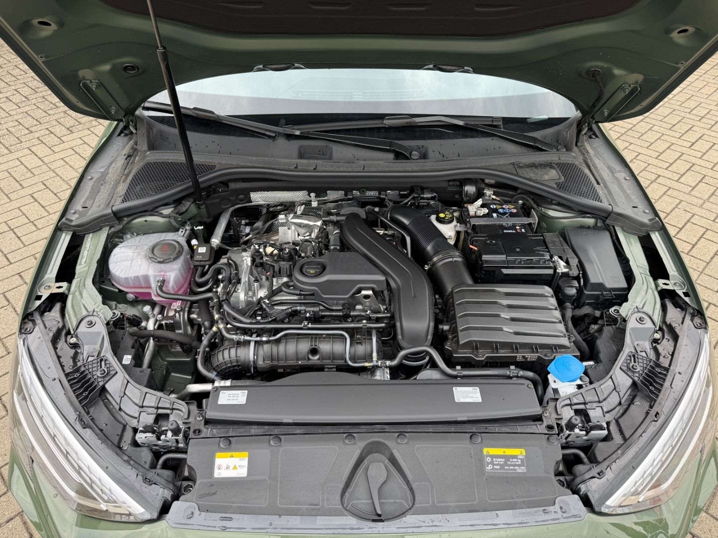 Fahrzeugabbildung Audi A3 TFSI Sportback S-Line Sport Pano Digi LED ACC