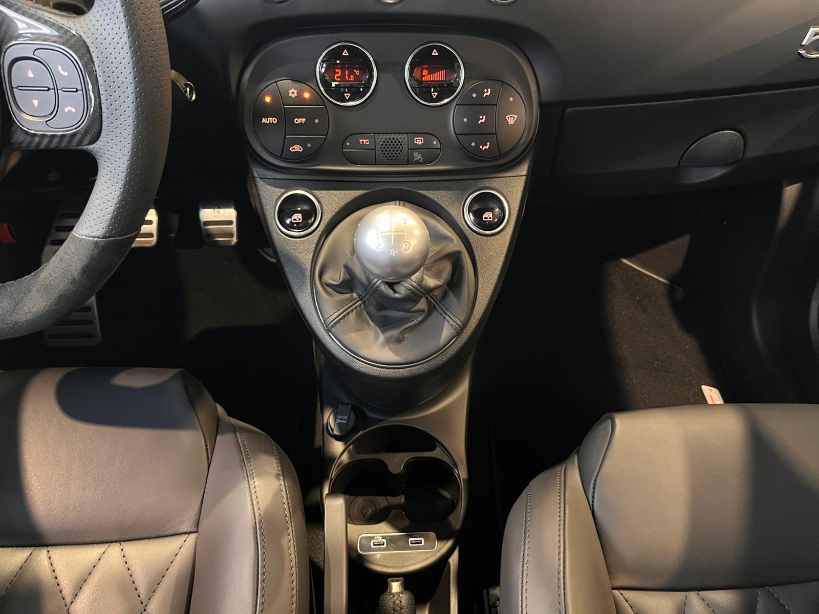 Fahrzeugabbildung Abarth 695 Turismo KLIMA NAVI LEDER ALU