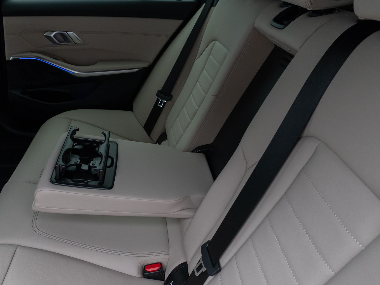 Fahrzeugabbildung BMW 320i M Sport Kamera DAB Laser Alarm Leder 19Zoll