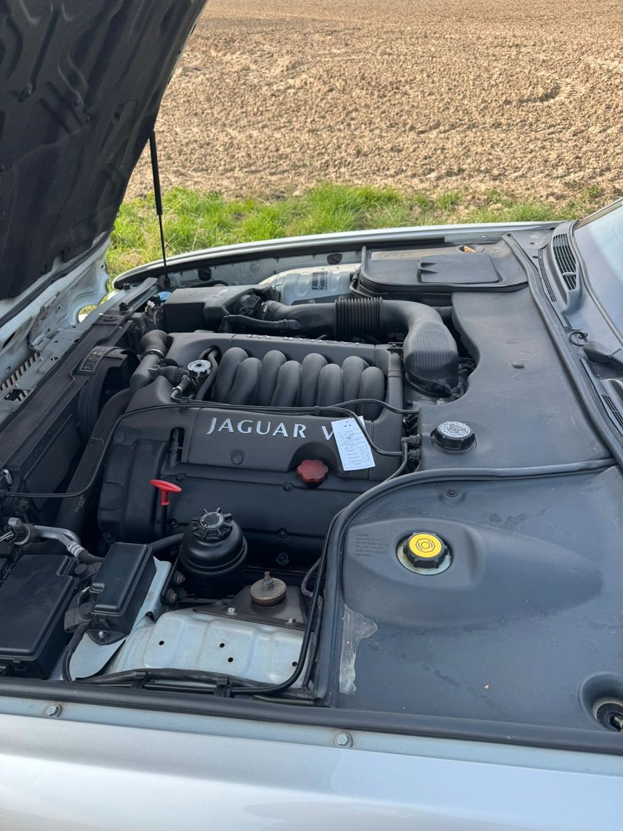 Fahrzeugabbildung Jaguar XJ8 3.2 Executive