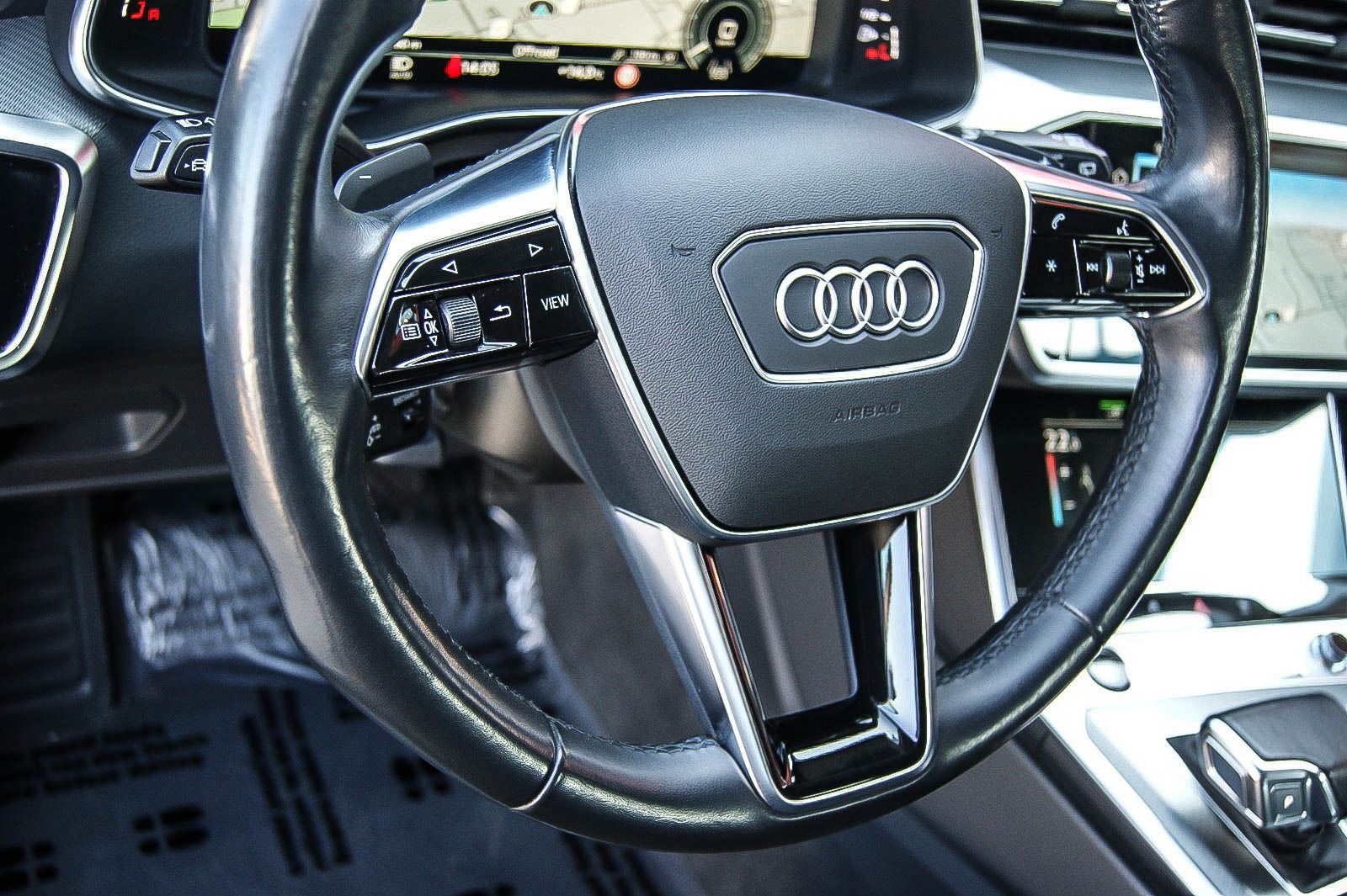 Fahrzeugabbildung Audi A6 Avant 50 TFSI e quattro S-LINE MATRIX ANHZV