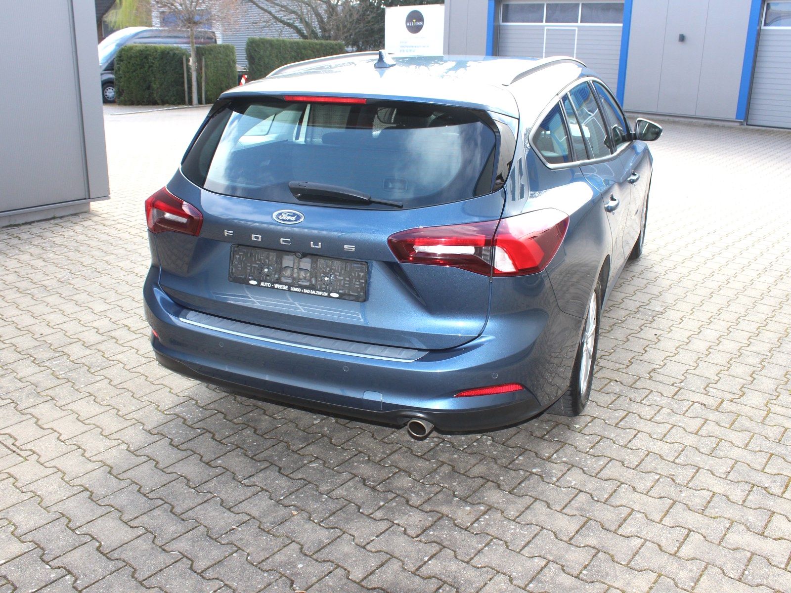 Fahrzeugabbildung Ford Focus Cool & Connect 1,0 EcoBoost Start/Stopp