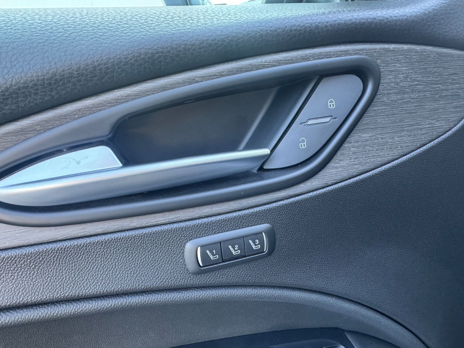 Fahrzeugabbildung Alfa Romeo Stelvio Ti Q4/MEMORY/NAVI/KAMERA/ACC/KLIMA