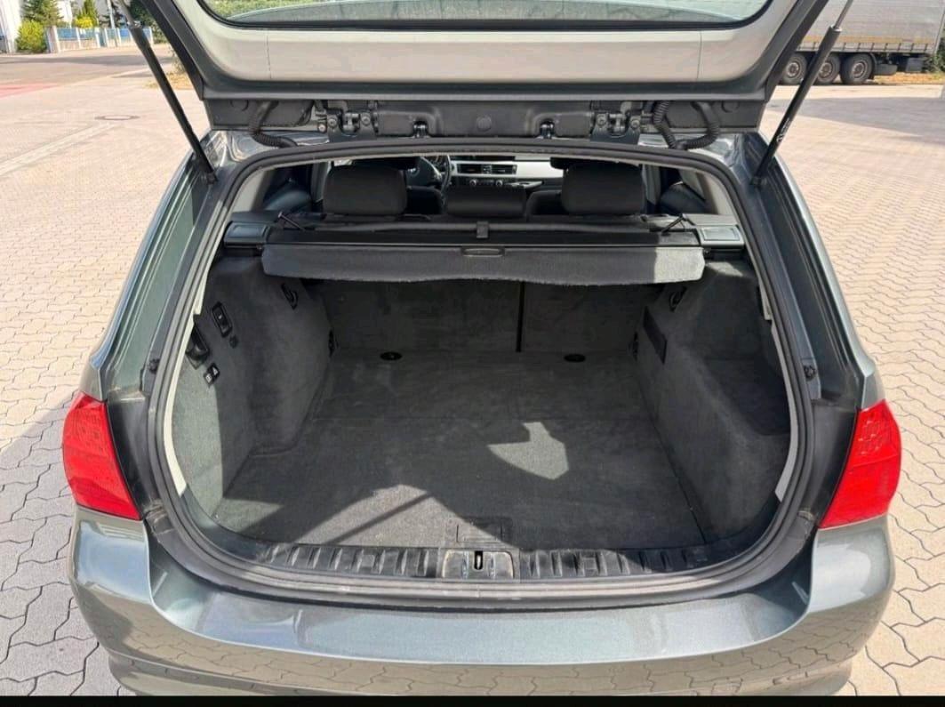 BMW 320 2010 — photo 9