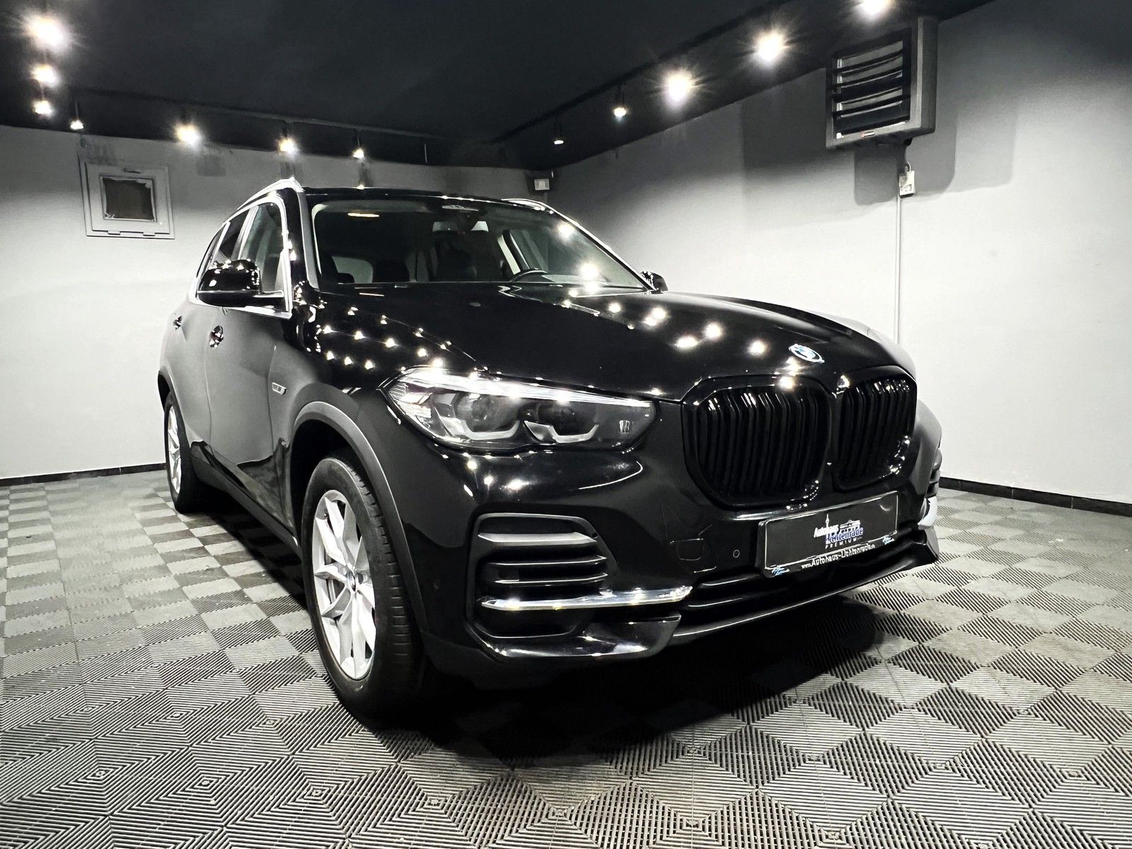 BMW X5 xDrive 45e|5*JAHRE GARANTIE|LEDER|NAVI|LED imagem 2