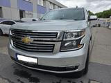 Chevrolet Suburban 5.3 V8 8-Fach bereift - Chevrolet Suburban mit Benzin-Antrieb