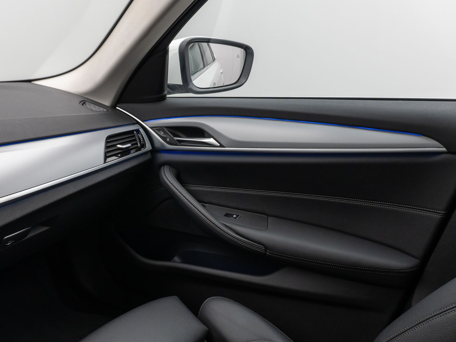 Fahrzeugabbildung BMW 530d Kamera HUD DAB Komfort Alarm Sport 19Zoll