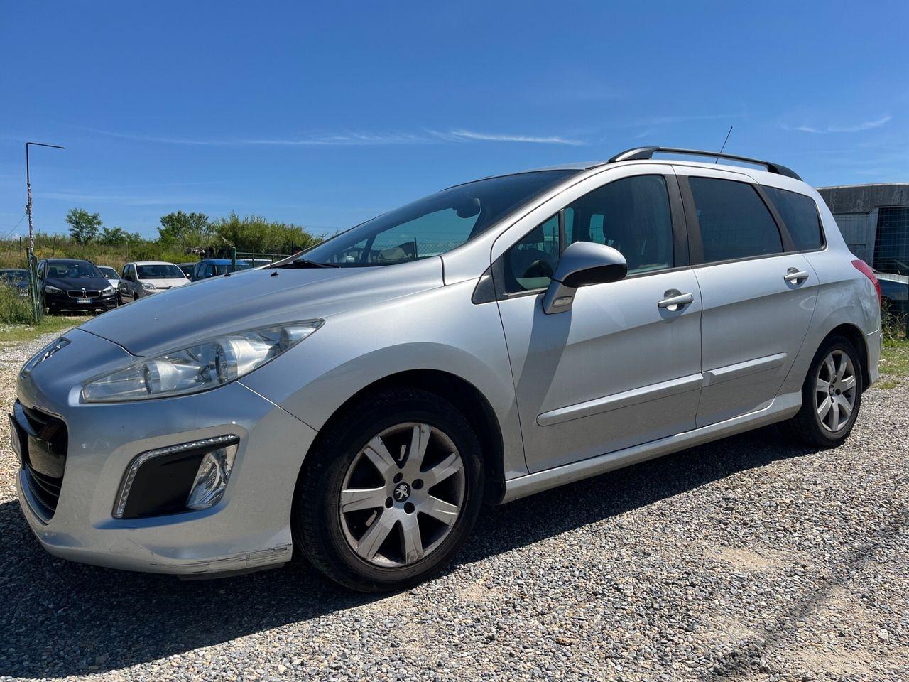 Peugeot 308 2011 — interior