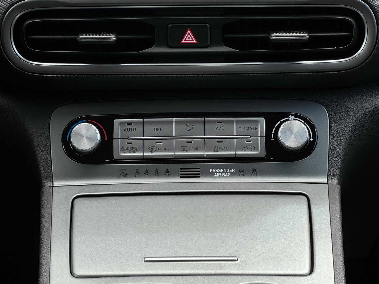 Fahrzeugabbildung Hyundai KONA E Edition 30+ PDC SHZ LHZ KRELL Temp CarPl.