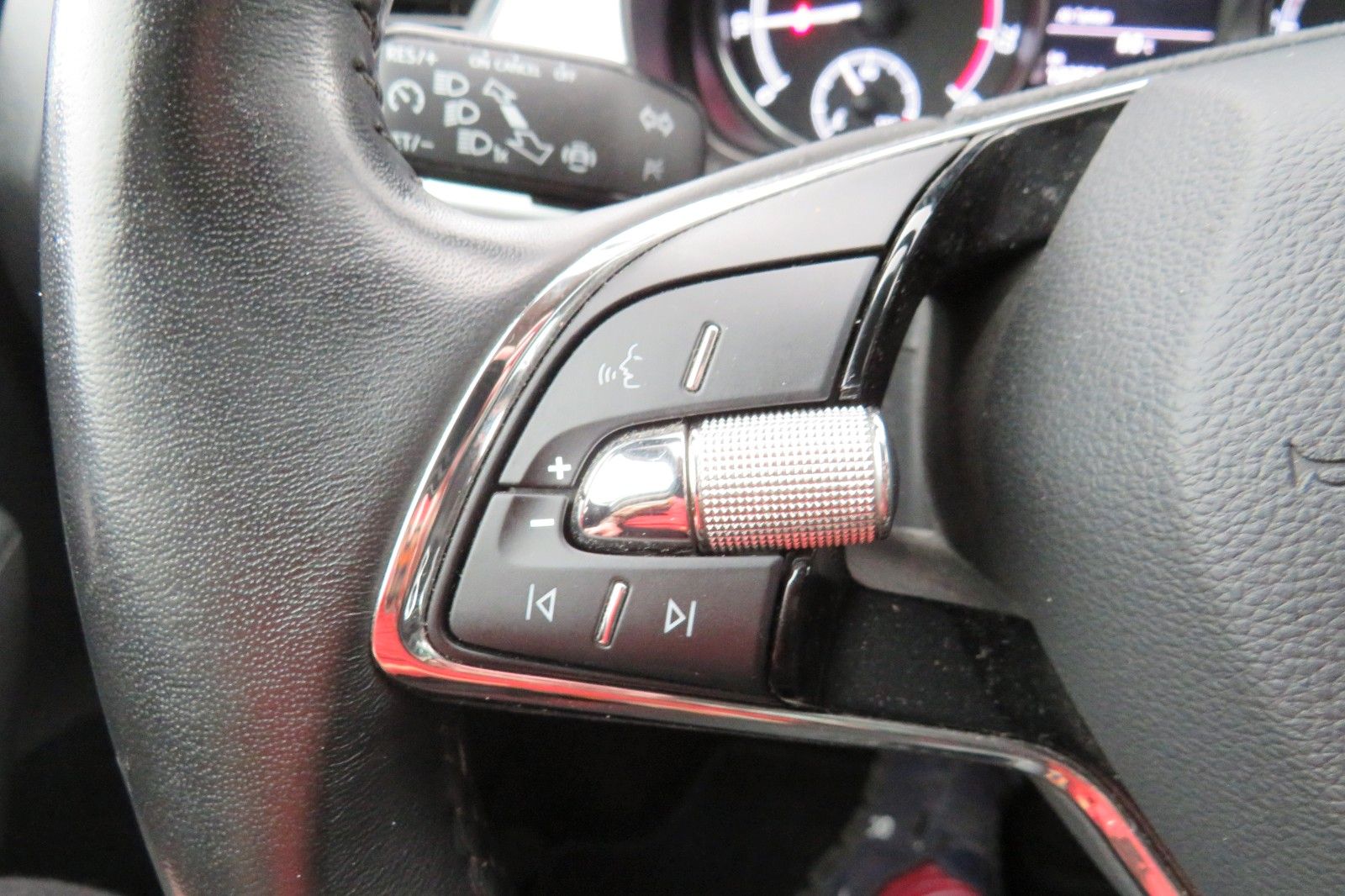 Fahrzeugabbildung SKODA Fabia Combi Ambition AHK SITZH. NAVI PDC 1.HD