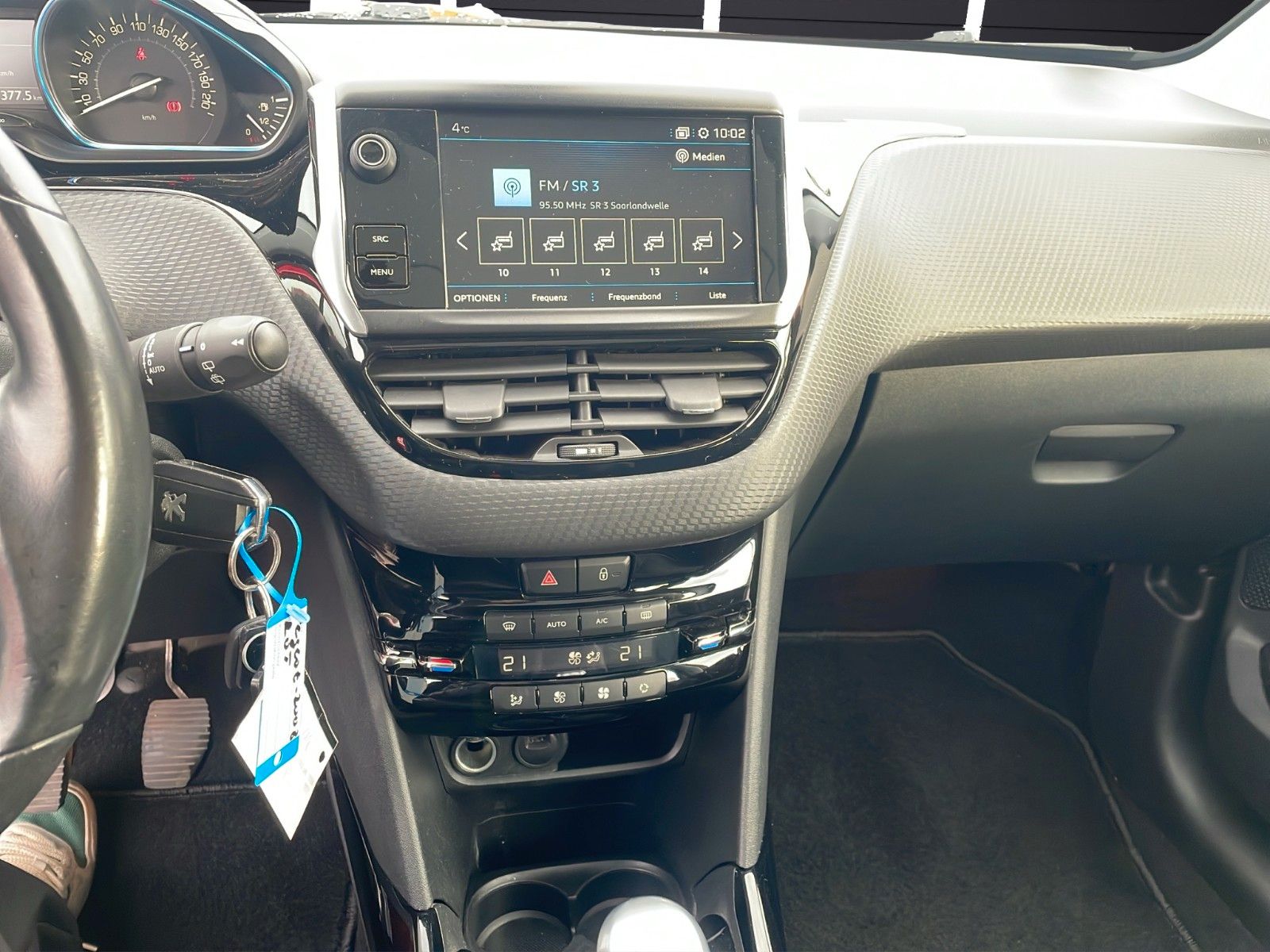 Fahrzeugabbildung Peugeot 2008 Allure*Pano*Navi*SitzHZ*Kamera*PDC*