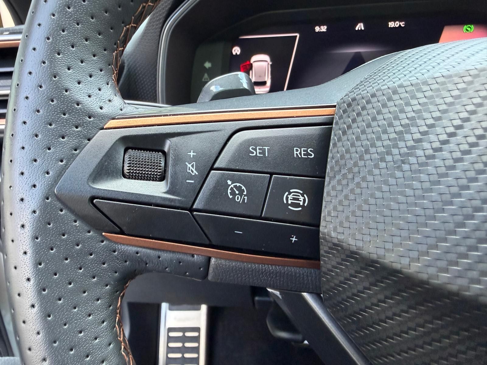Fahrzeugabbildung CUPRA Leon 2.0 TSI VZ >VIRTU+LED+NAVI+PDC+DAB+19"+