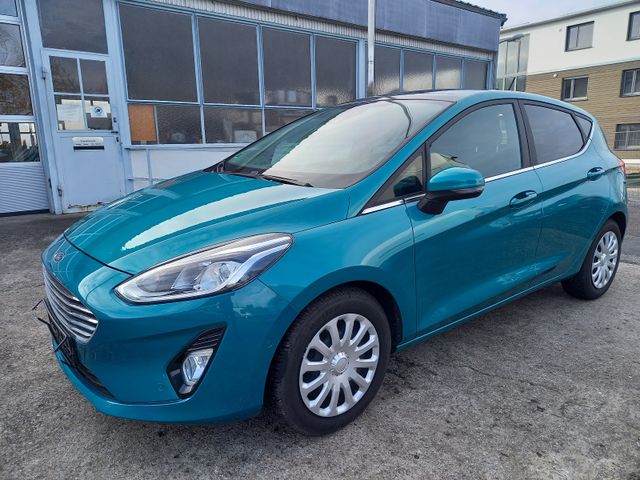 Ford Fiesta 1,0  74kW Titanium Pano Navi Kamera EU6