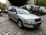 Skoda Octavia Combi Elegance AUT*Klima*XENON - Skoda Octavia aus 2005: Kombi
