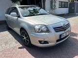Toyota Avensis Combi 2,2-l-D-CAT Team Team - Toyota Avensis in Mannheim