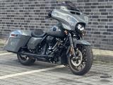 Harley-Davidson Street Glide Special - MOTORRAD VON 81 BIS 125 CCM