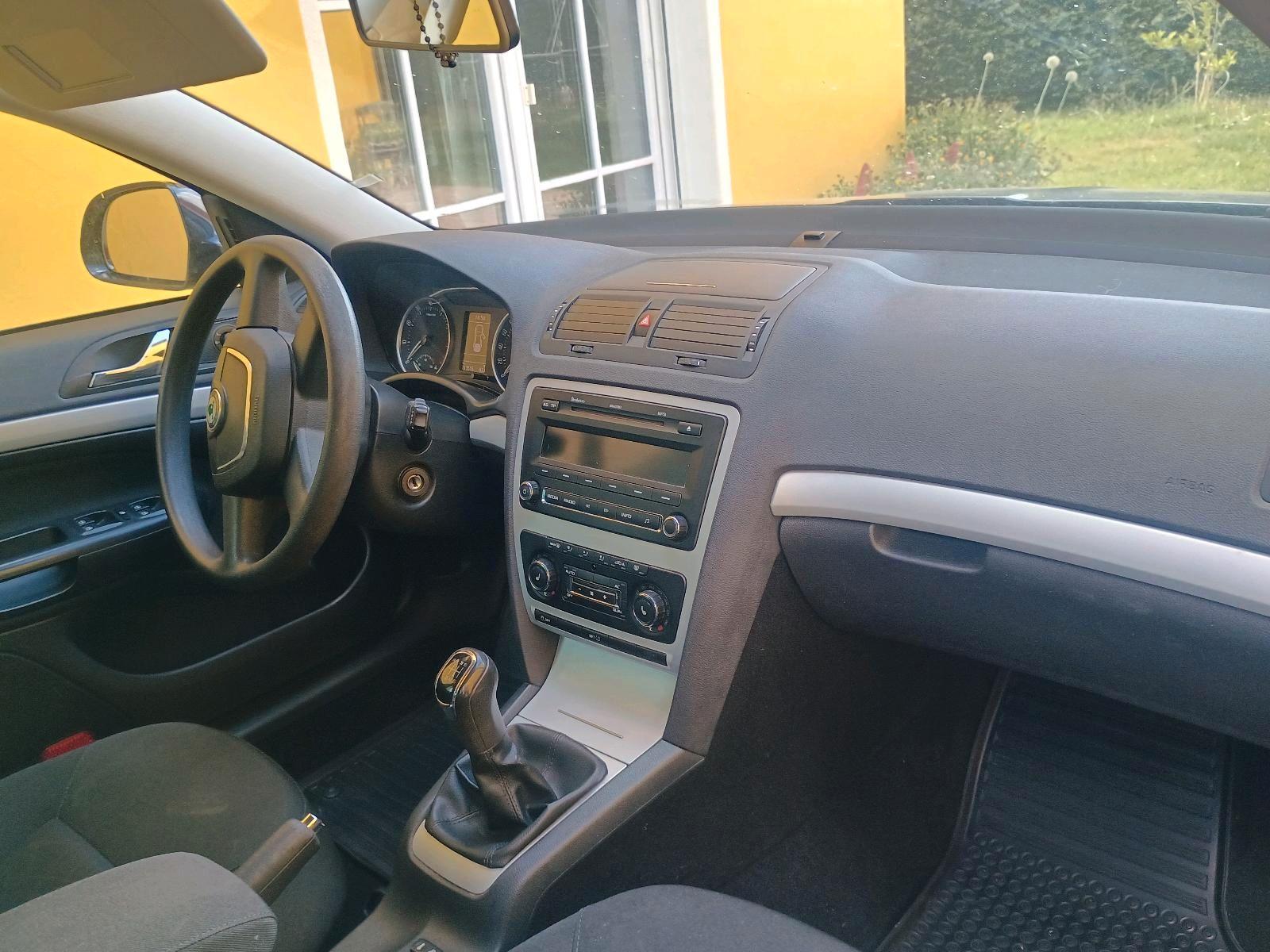 Skoda Octavia 2011 — photo 11