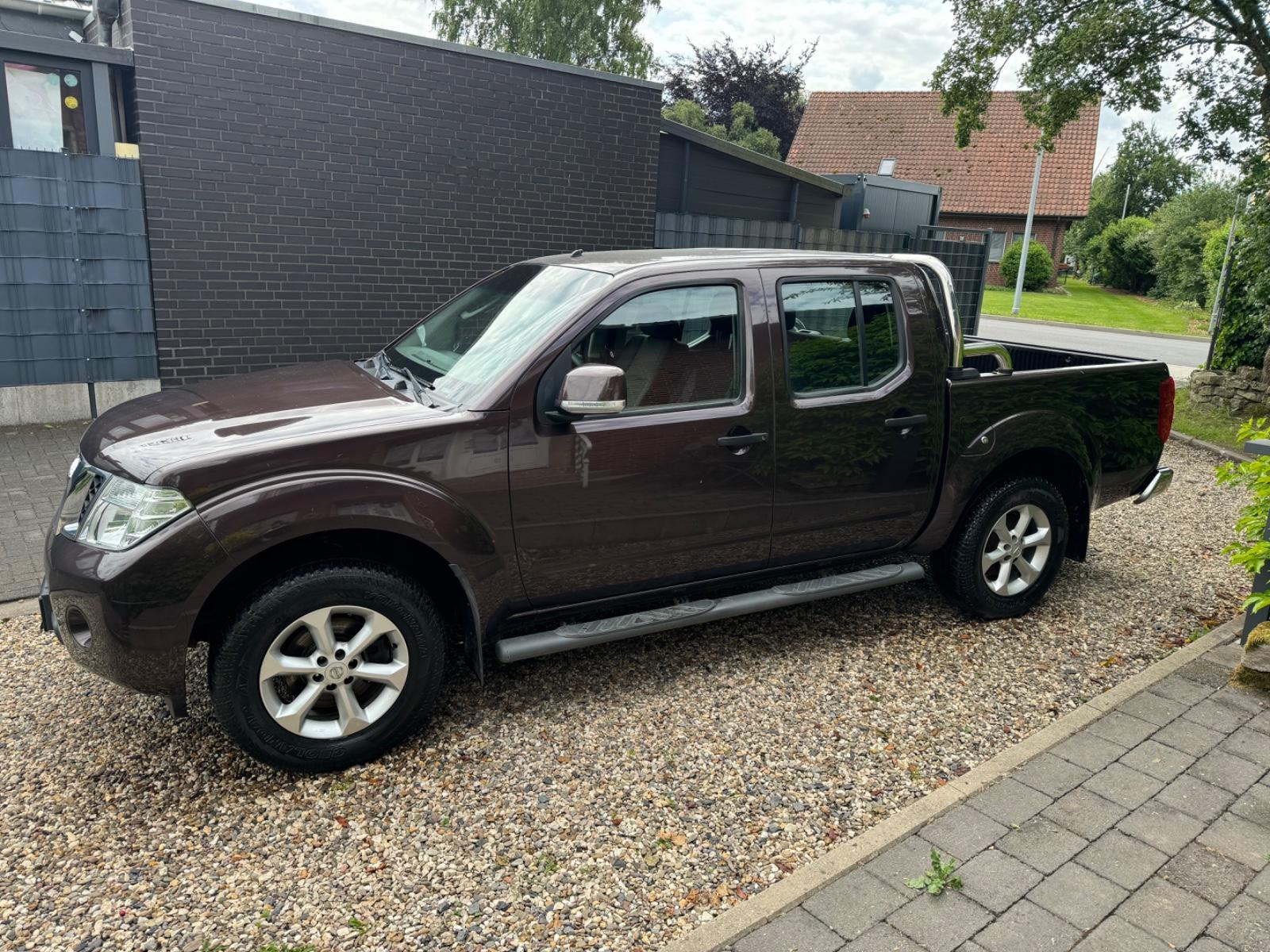 NISSAN NAVARA 2.5 dCi 190ch 4X4 - DOUBLE CAB - HARD-TOP - ATTELAGE - SIÈGES CHAUFFANTS - CLIM BIZONE