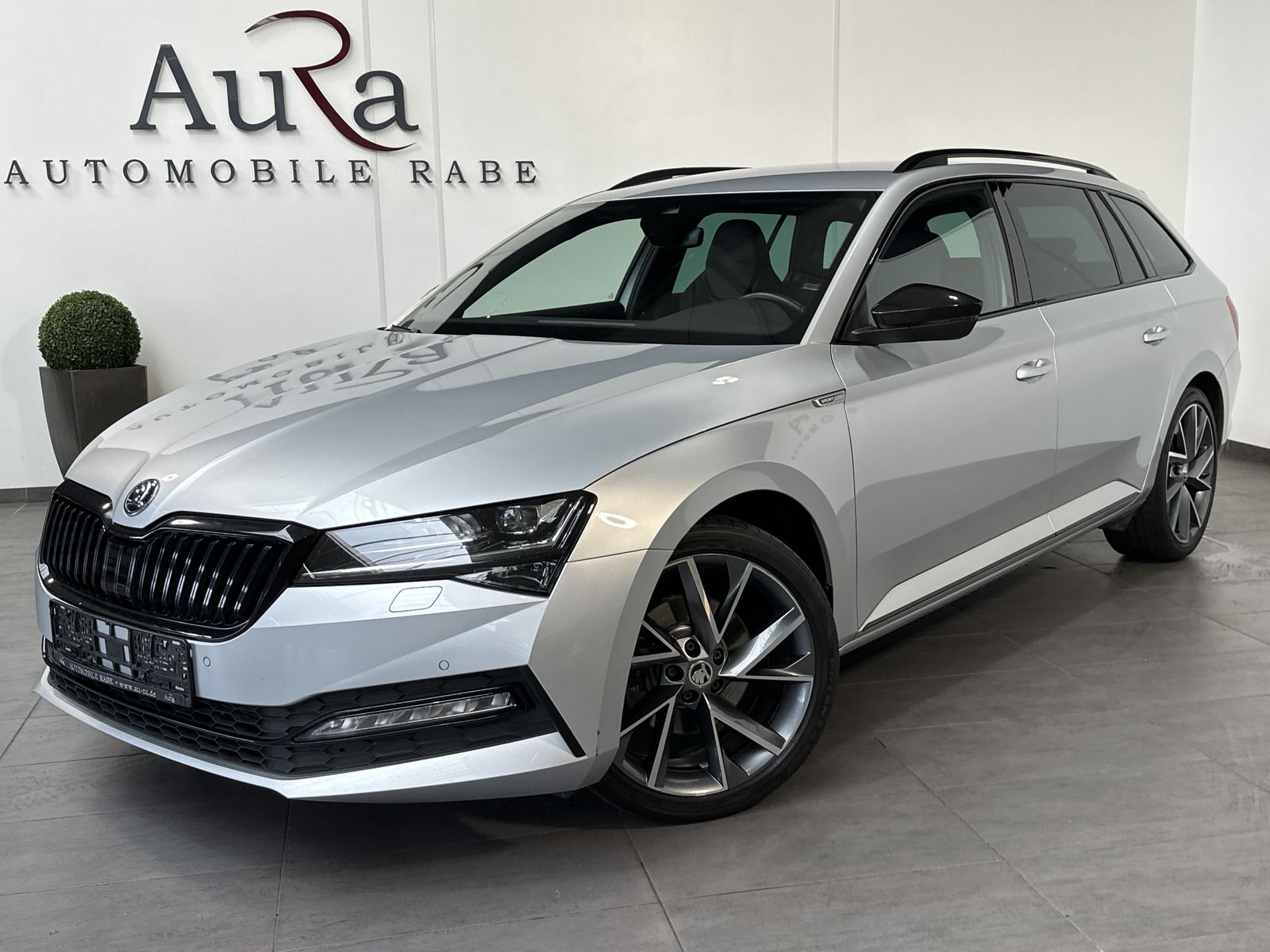 Fahrzeugabbildung SKODA Superb Combi 2.0 TDI DSG Sportline NAV+LED+AHK