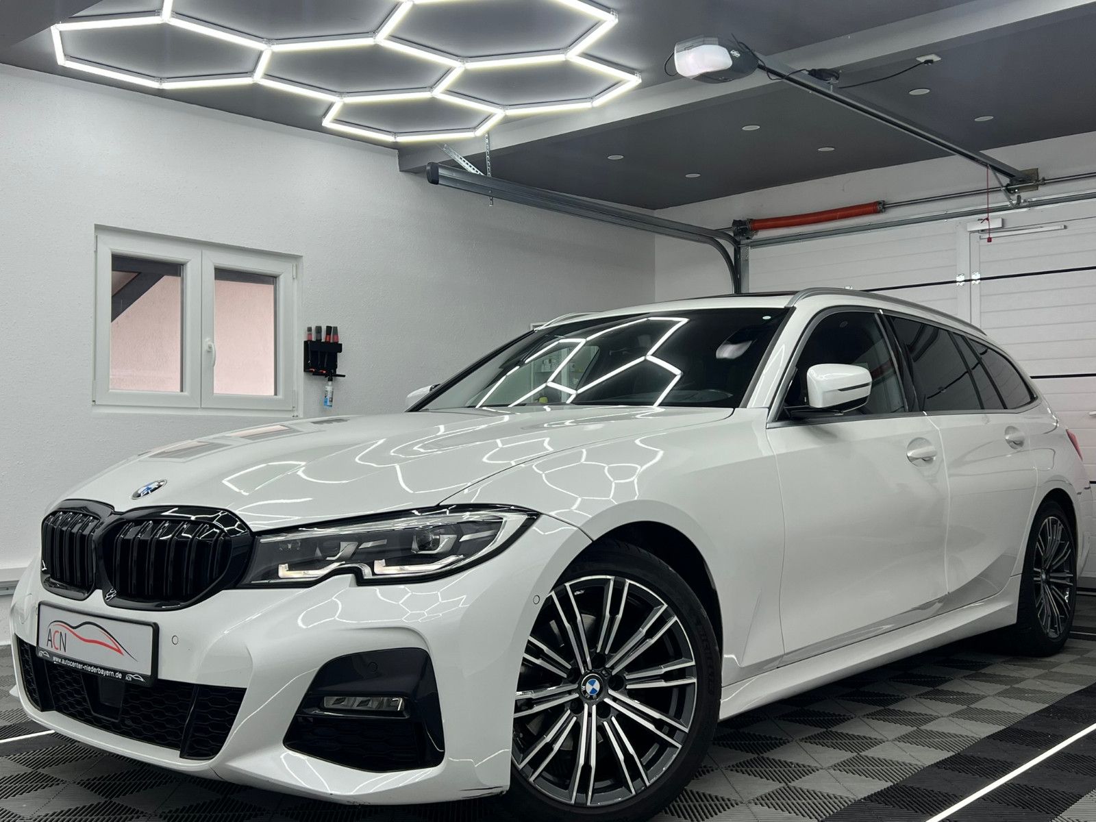 Fahrzeugabbildung BMW 320 d xDrive M SPORT/PANO/HuD/H&K/VRTL COCKPIT