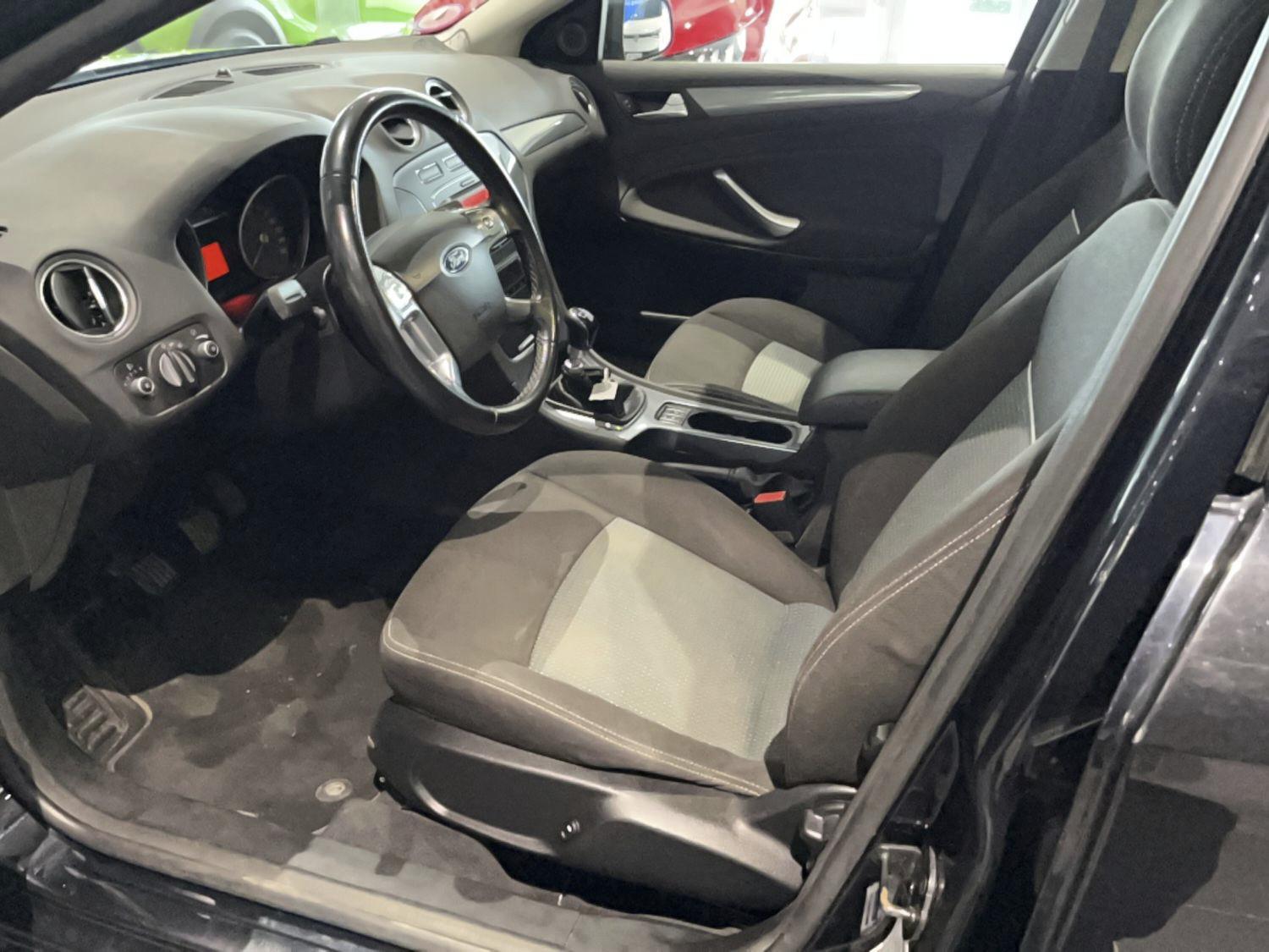 Ford Mondeo 2011 — photo 8