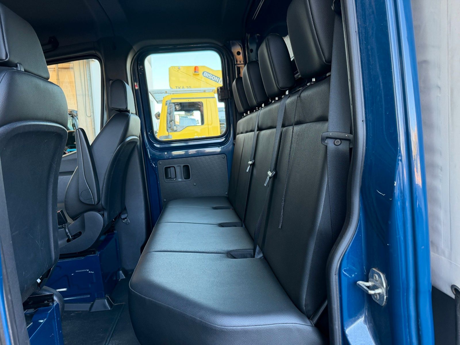 Fahrzeugabbildung Mercedes-Benz Sprinter 215 CDI DoKa Klima AHK