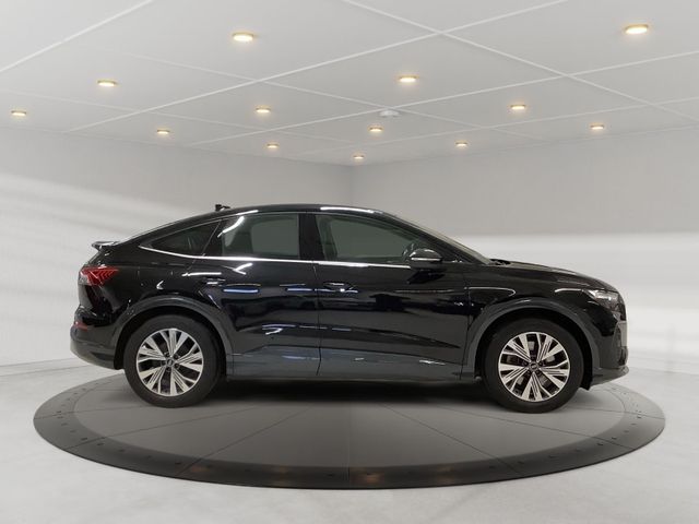 Q4 Sportback e-tron 40,Panoramadach,Assistenzpak