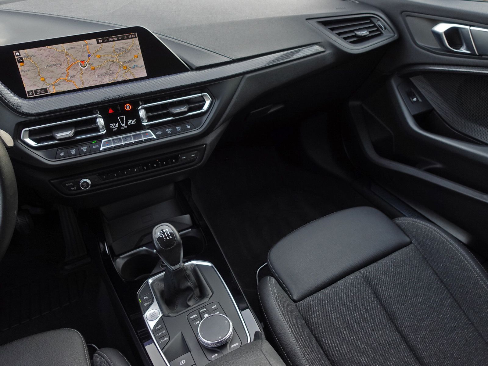 Fahrzeugabbildung BMW 118i Sport Line Navi CarPlay LED-Pkt.