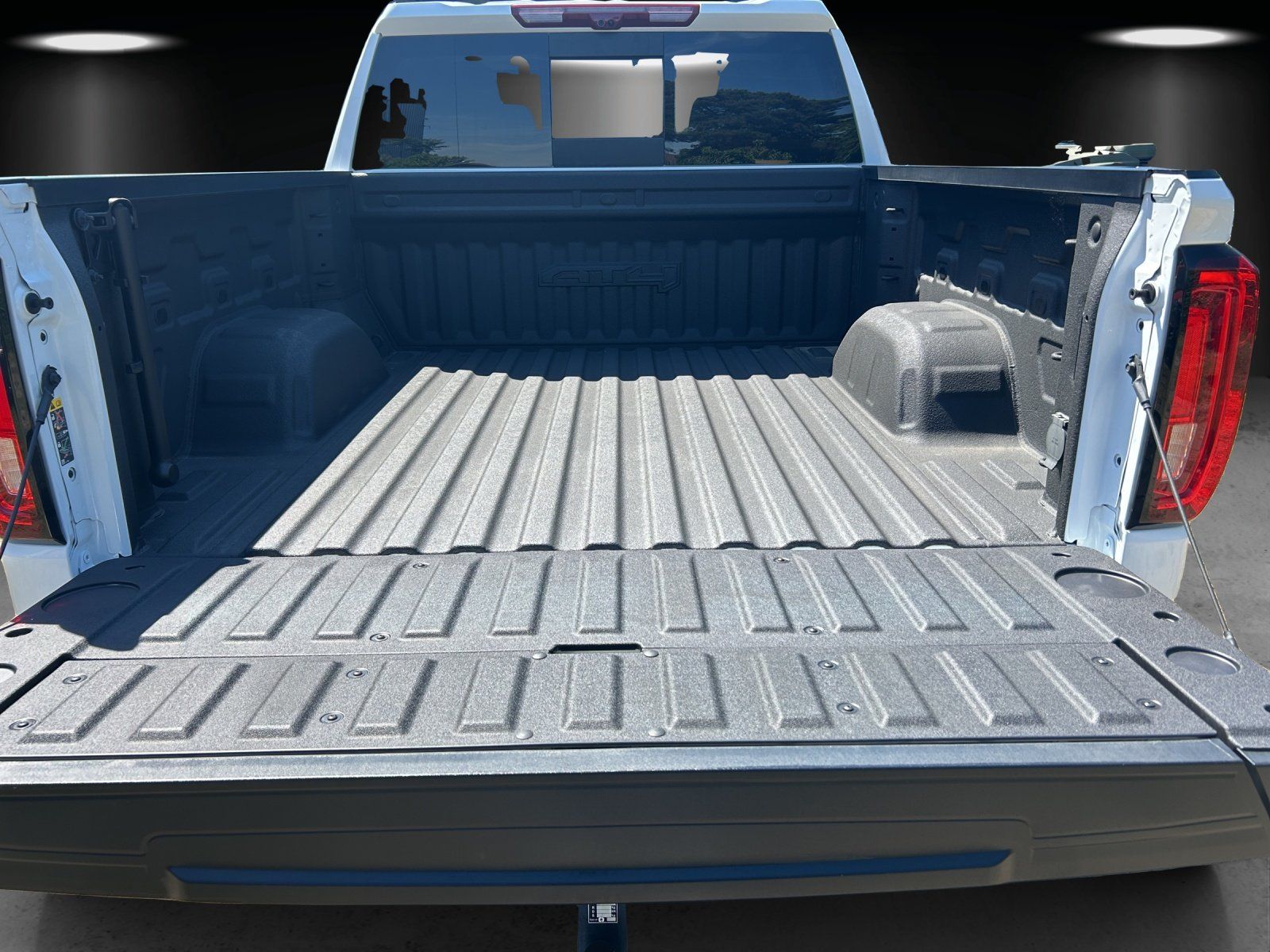 Fahrzeugabbildung GMC Sierra 1500 AT4 Crew Cab Short Bed AHK/LED/SHD/