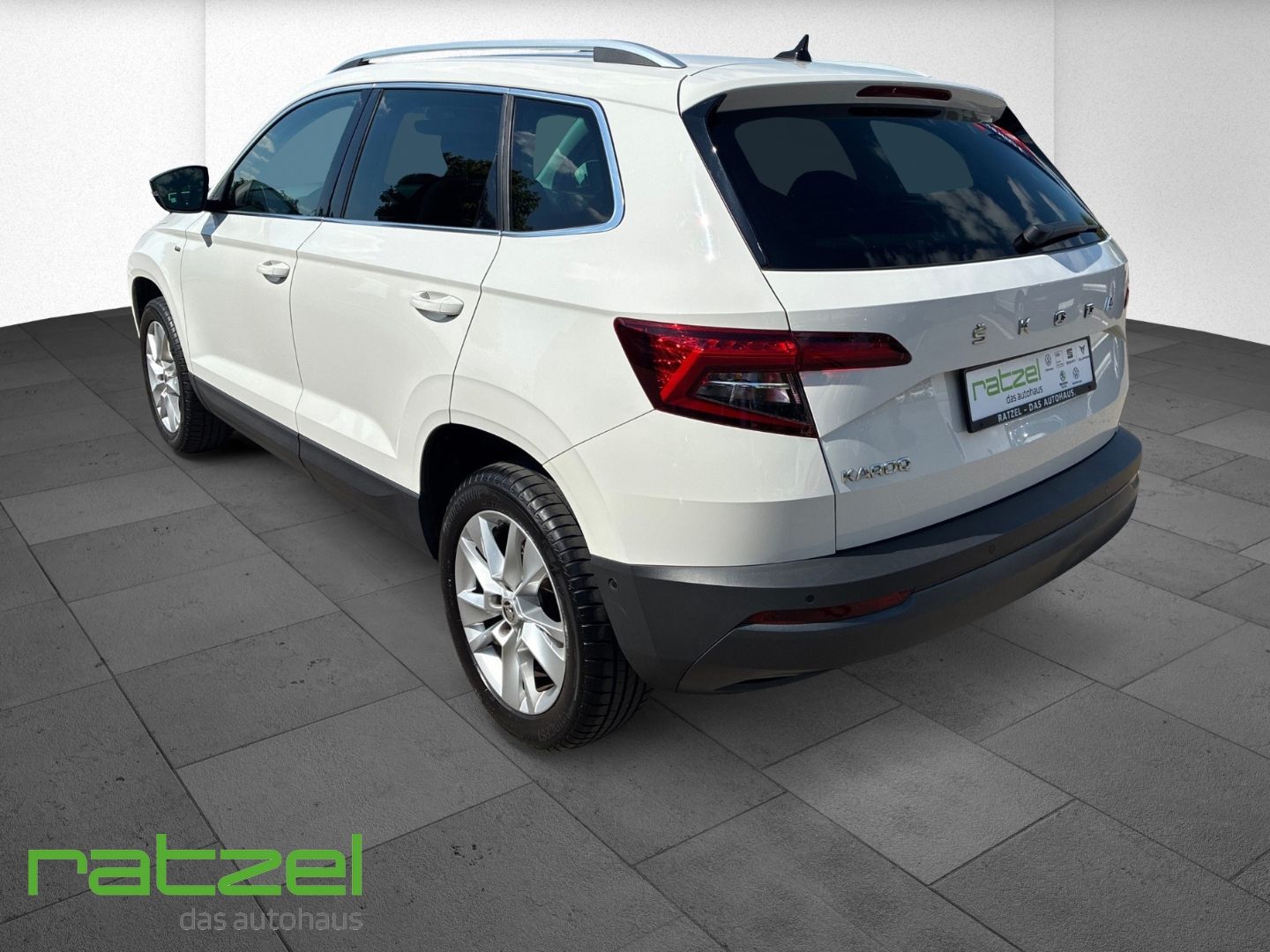 Fahrzeugabbildung SKODA Karoq 1.5 TSI Clever Ambition Navi LED ACC RFK D