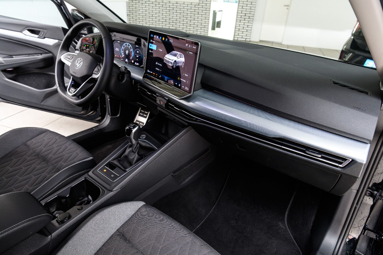 Fahrzeugabbildung Volkswagen Golf VIII Lim. 1.5 TSI Goal +AHK+GJR+KAM+NAVI